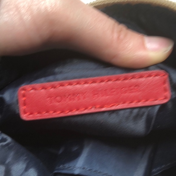 Tommy Hilfiger tan crossbody bag - Picture 7 of 9